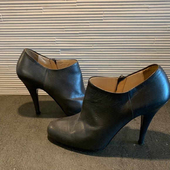 PRADA Leather Ankle Booties!! Size 8 - Picture 5 of 8